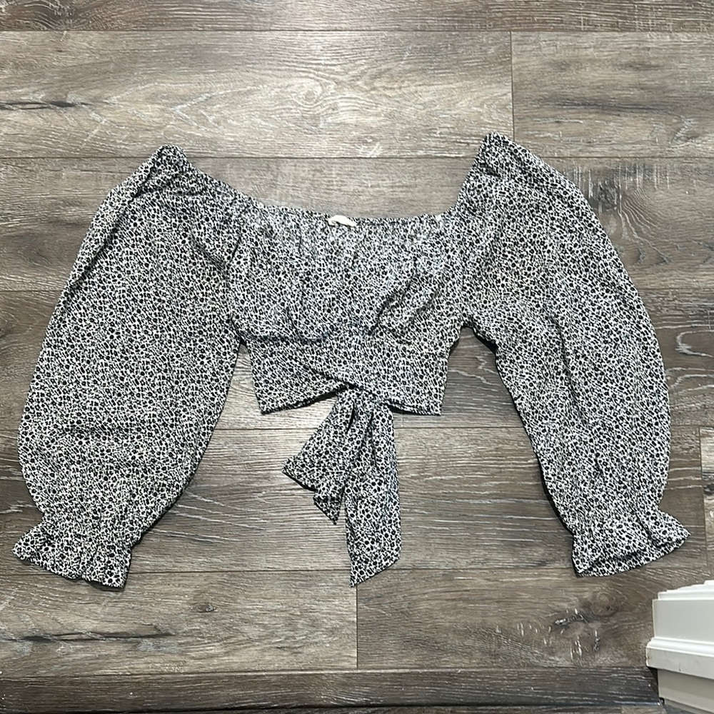 Altar'd State Gray Flutter Sleeve Crop Blouse